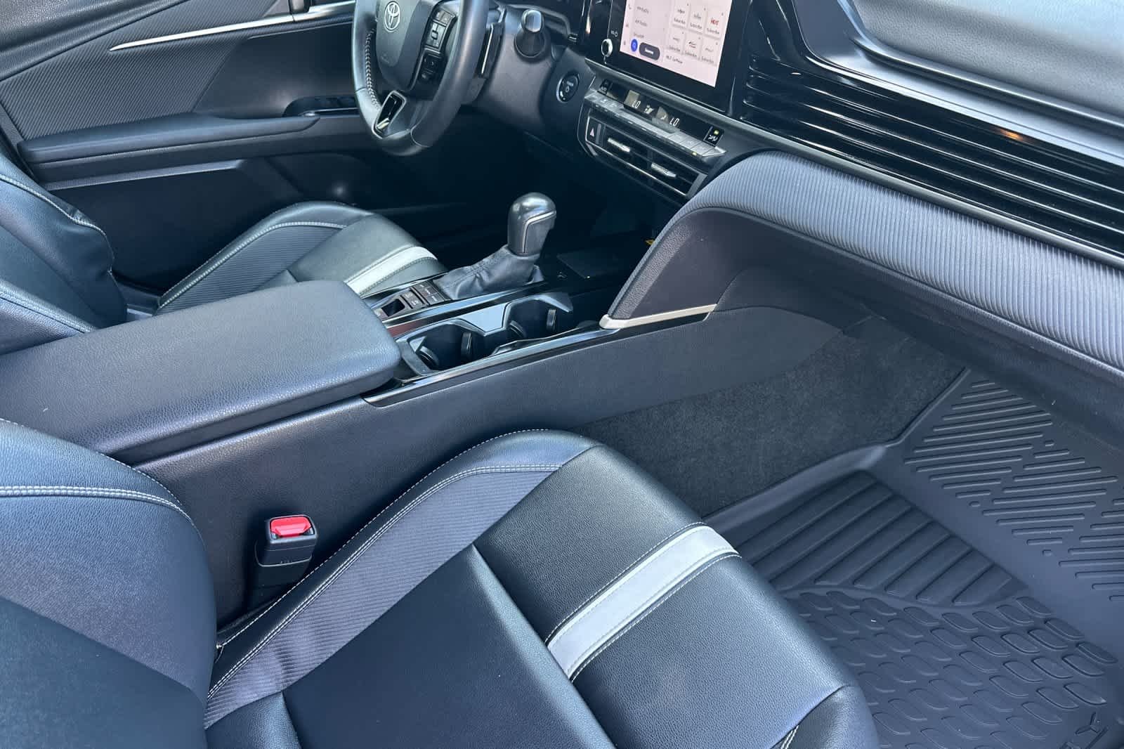 Used 2025 Ocean Gem Toyota SE image 15