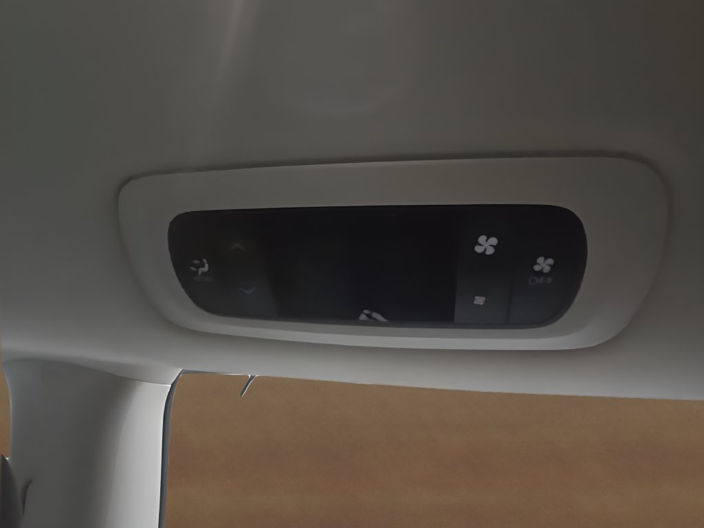 Used 2022 White Chrysler LX image 20