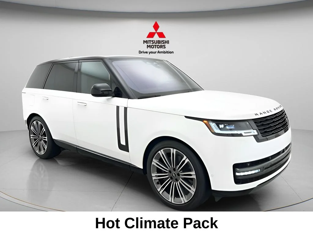 Used 2023 Fuji White Land Rover SE image 3