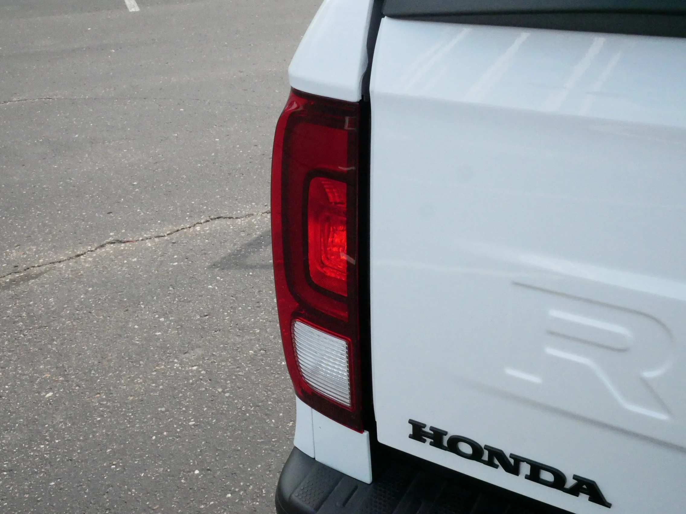 Certified Used 2026 Platinum White Pearl Honda Black Edition Two-Tone image 17
