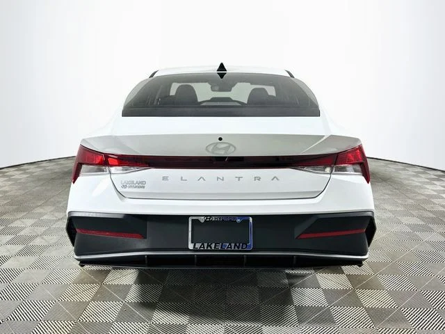 New 2026 Hyundai ELANTRA SE