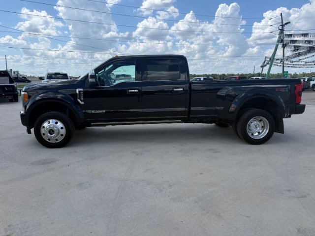 Used 2019 Black Ford Platinum image 2