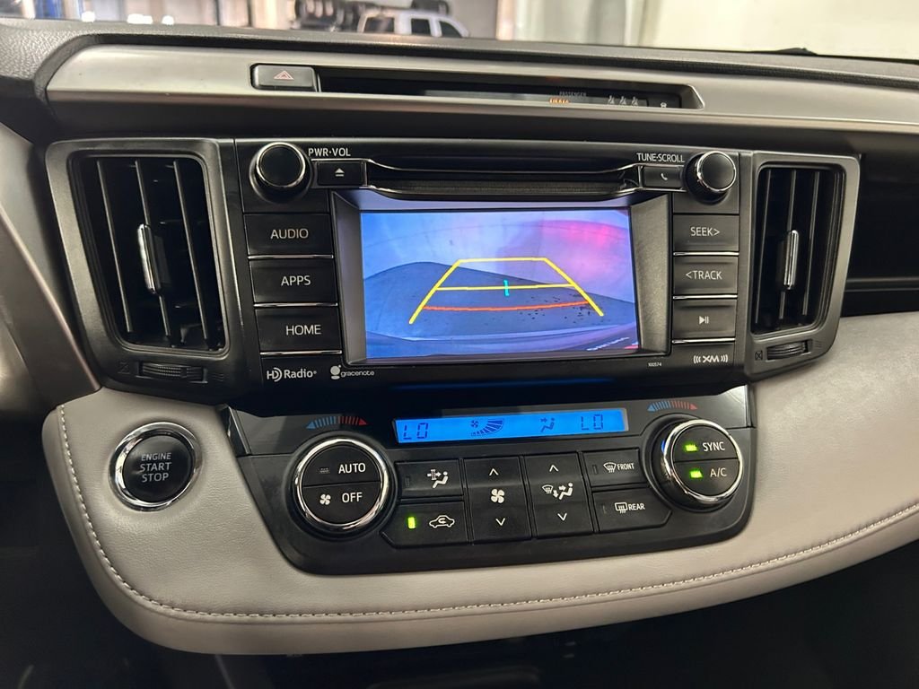Used 2018 Silver Toyota XLE image 25