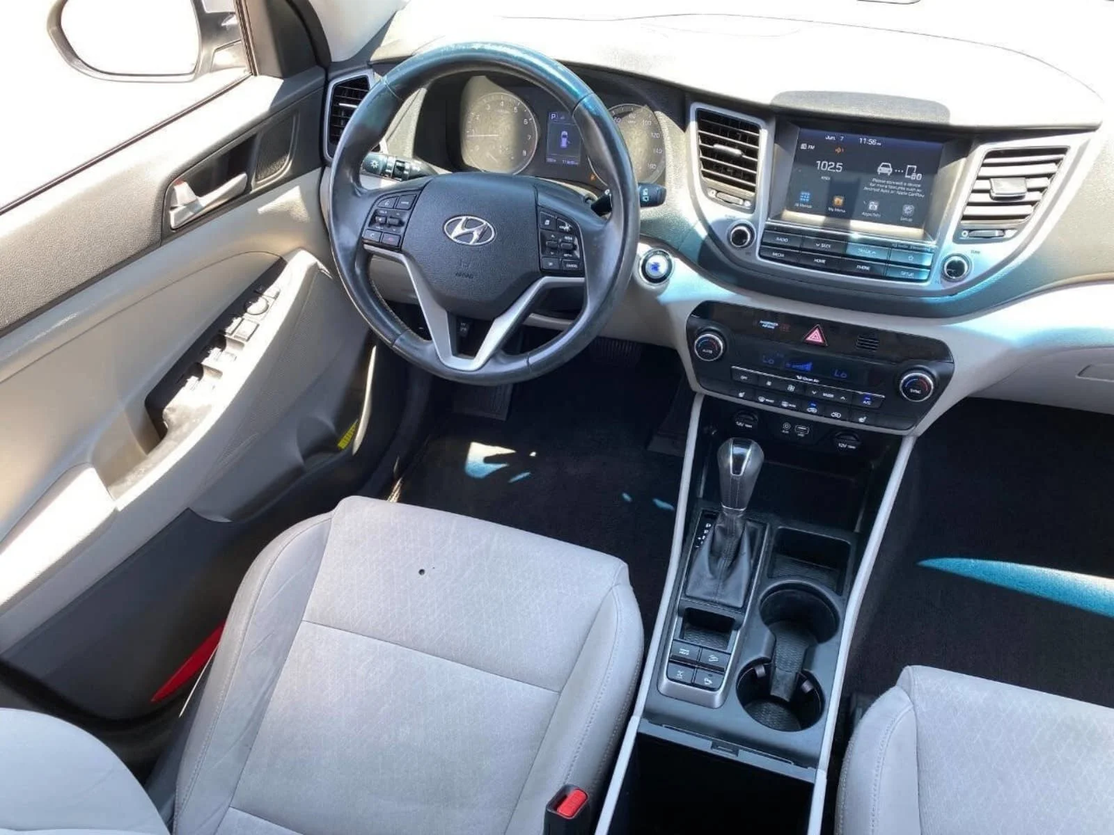Used 2018 Molten Silver Hyundai Value image 20