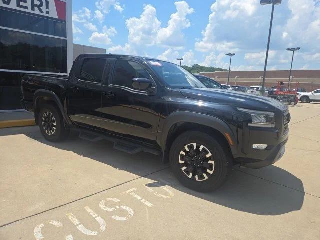 Used 2022 Black Nissan PRO-4X image 8