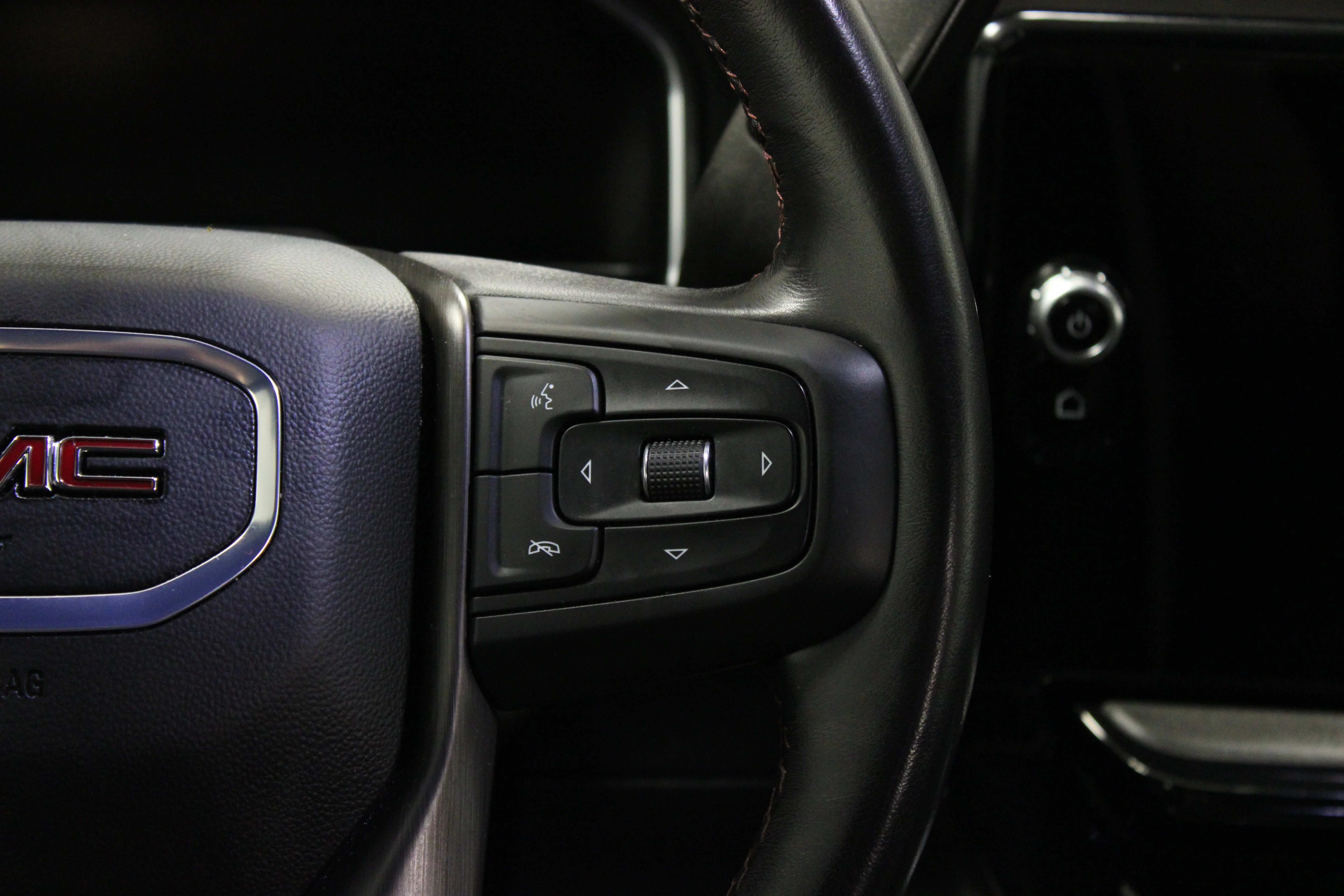 Used 2025 Onyx Black GMC AT4X image 27