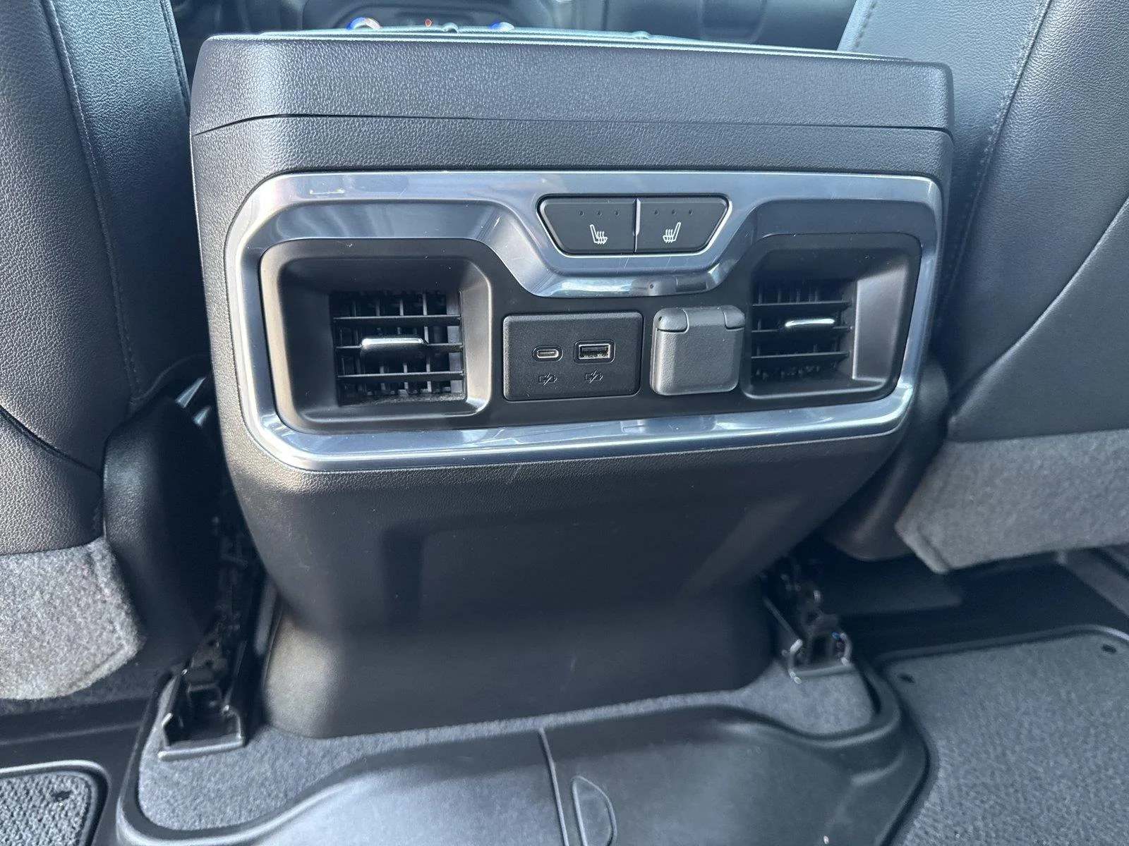 Used 2022 CAYENNE RED TINTCOAT GMC AT4 image 32