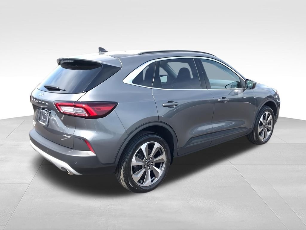 Used 2025  Ford Platinum image 10