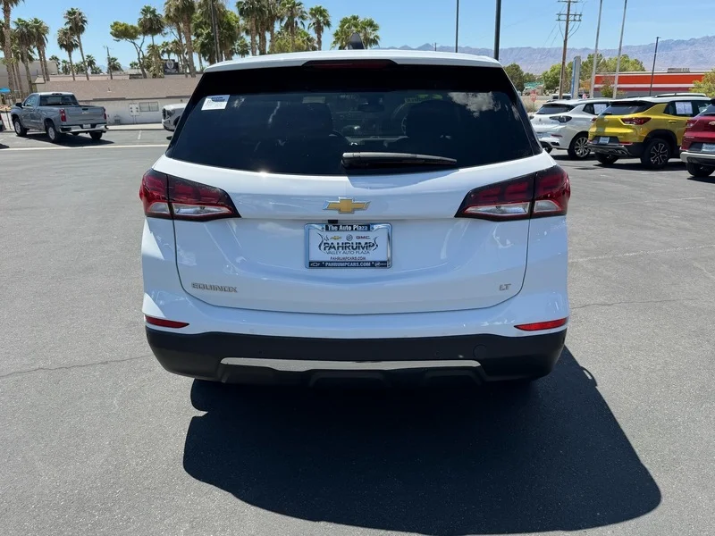 Used 2024 Summit White Chevrolet LT image 4