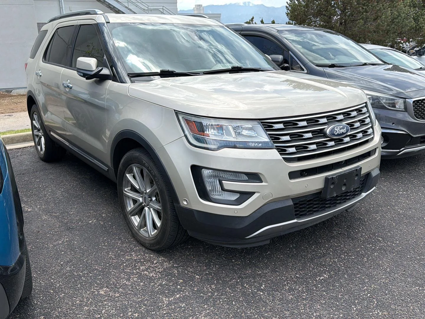 Used 2017 White Gold Ford Limited image 4