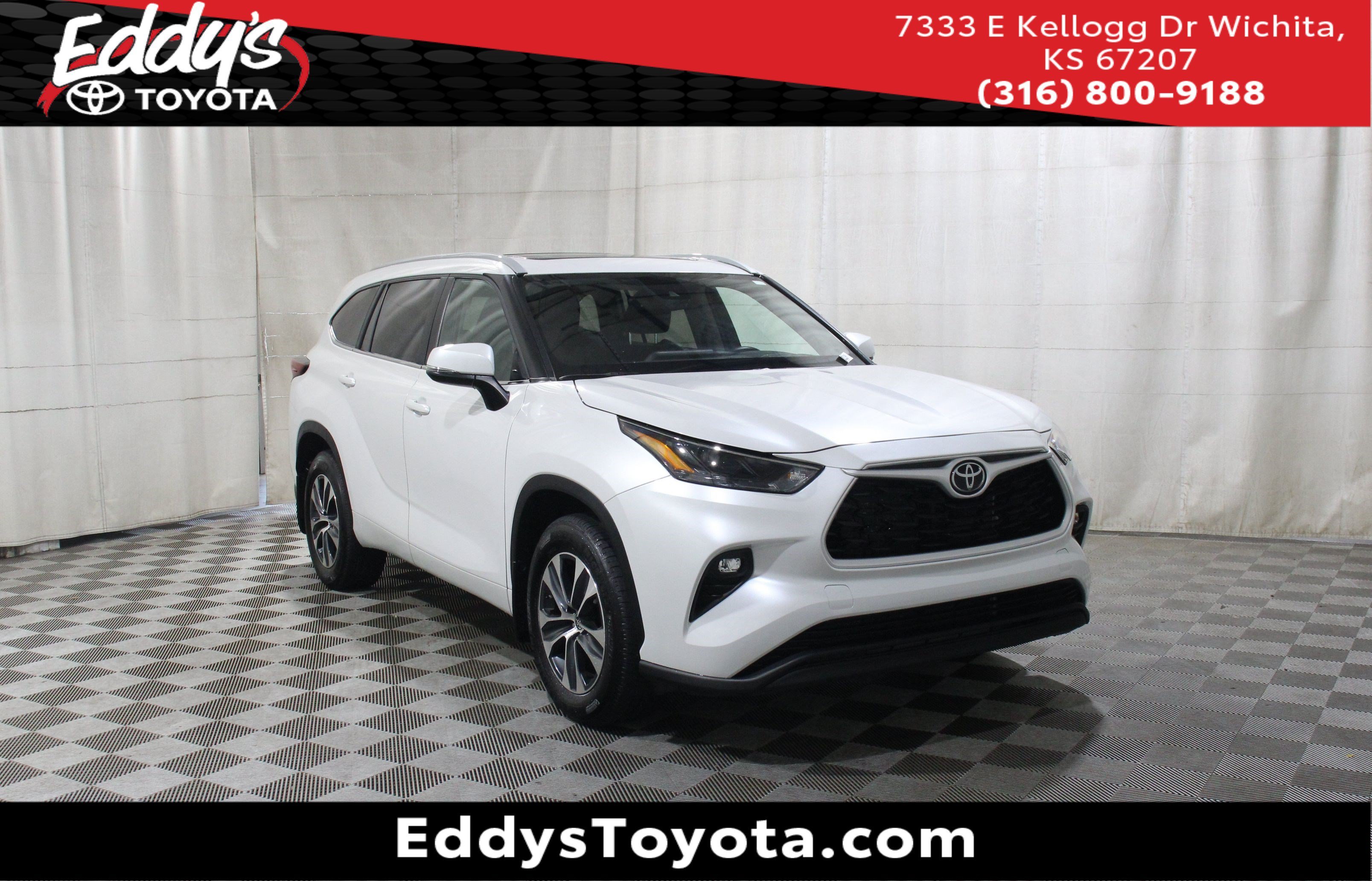 Used 2024 Wind Chill Pearl Toyota XLE image 1