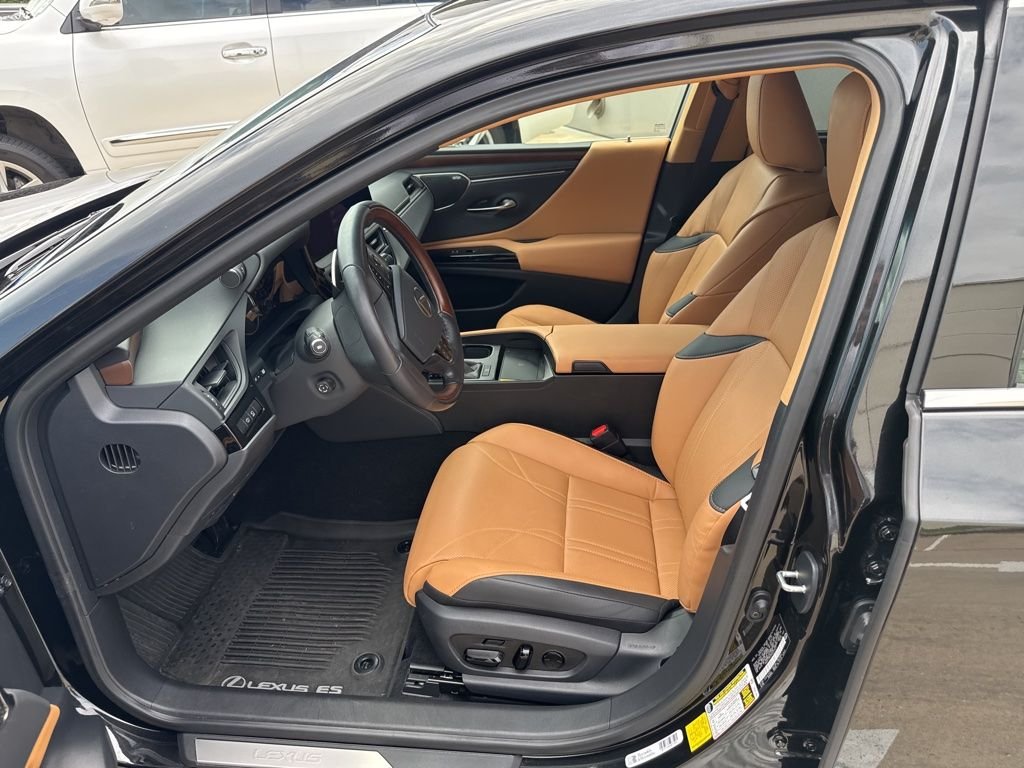 Certified Used 2025 Caviar Lexus 350 Ultra Luxury image 4