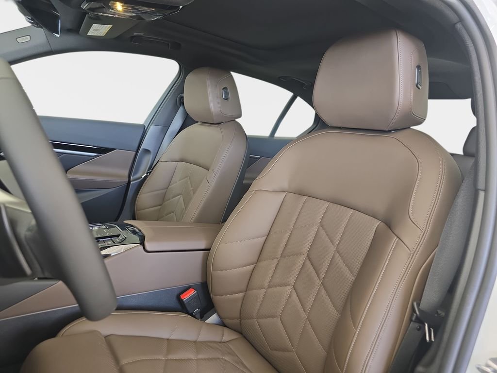 New 2026 Alpine White BMW 530i image 12