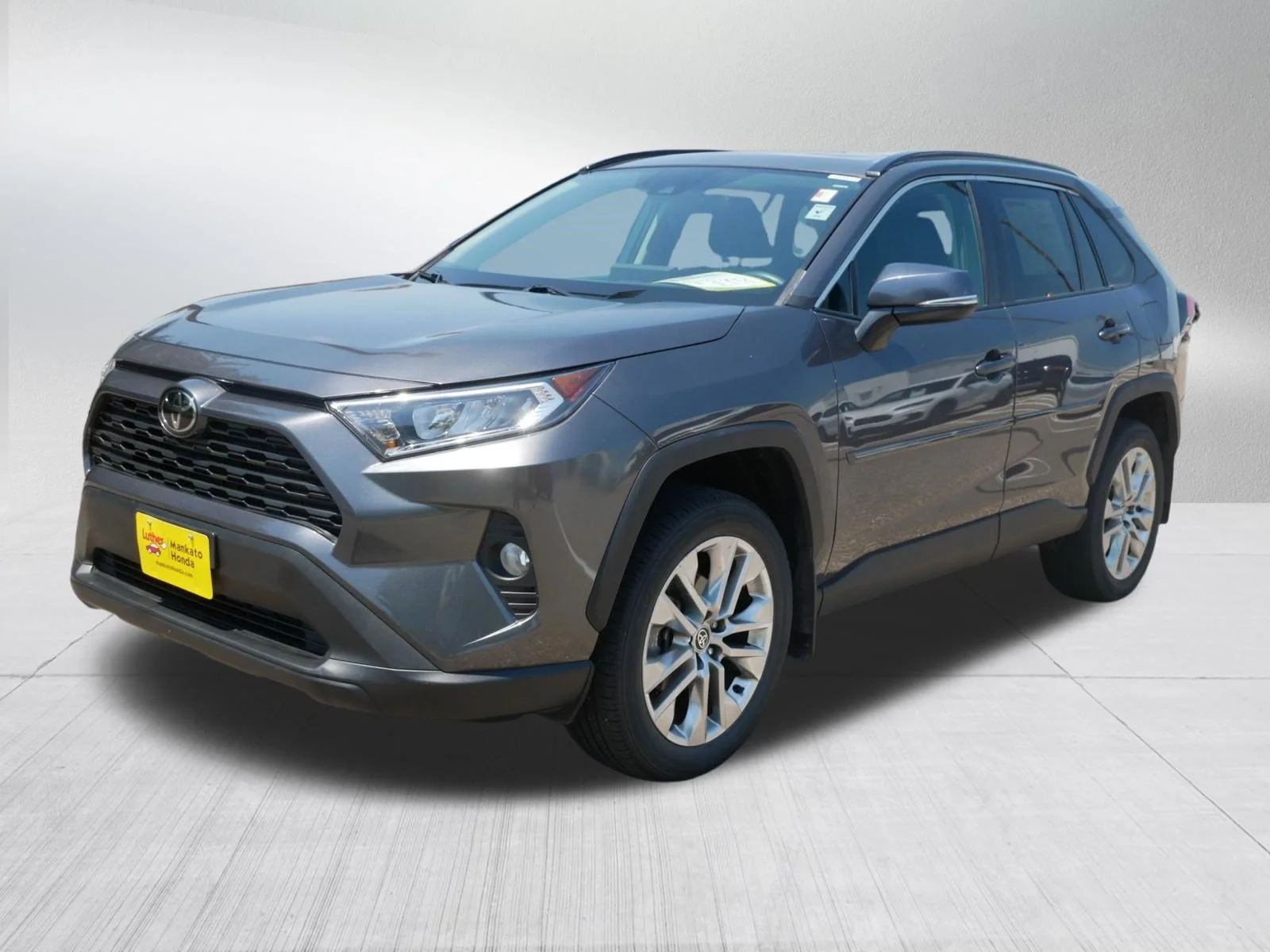 Used 2021 Magnetic Gray Metallic Toyota XLE Premium image 3