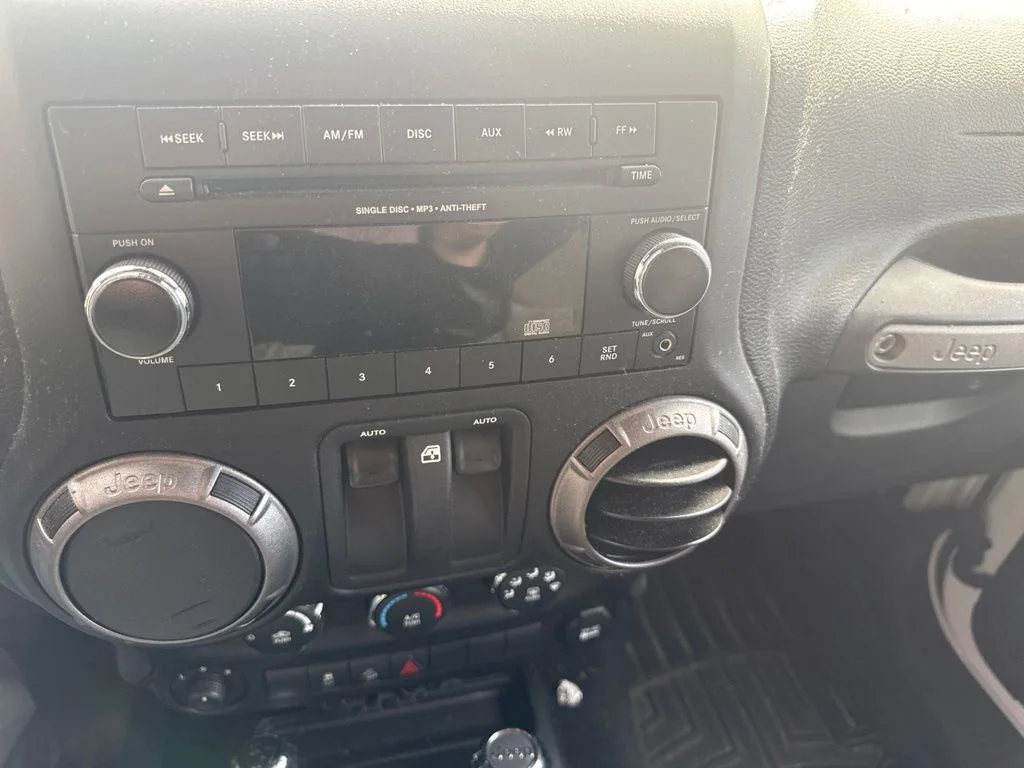 Used 2018 White Jeep Sport image 14