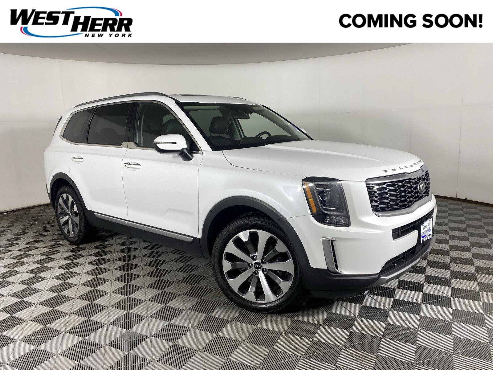 Used 2020 Snow White Pearl Kia  image 1