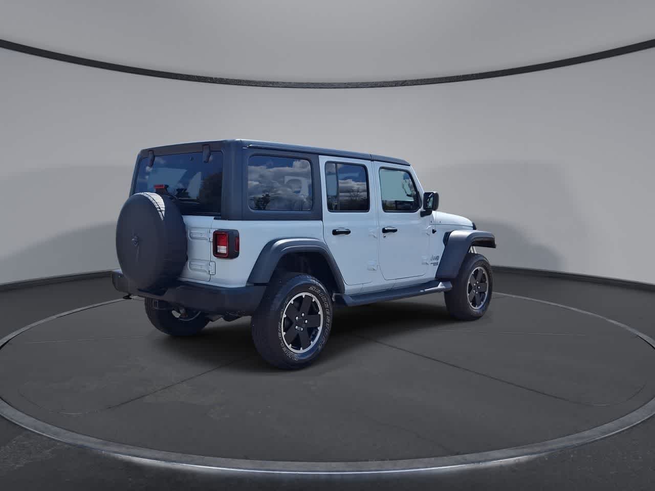 Used 2018 Bright White Clearcoat Jeep Sport S image 8