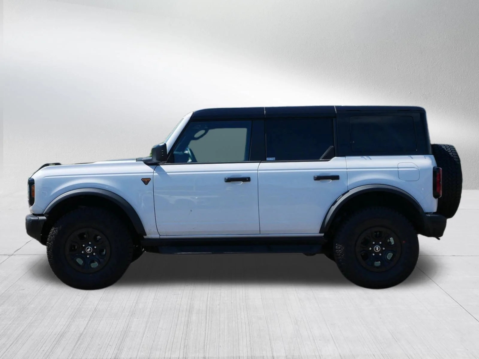 New 2026 Oxford White Ford Badlands image 4