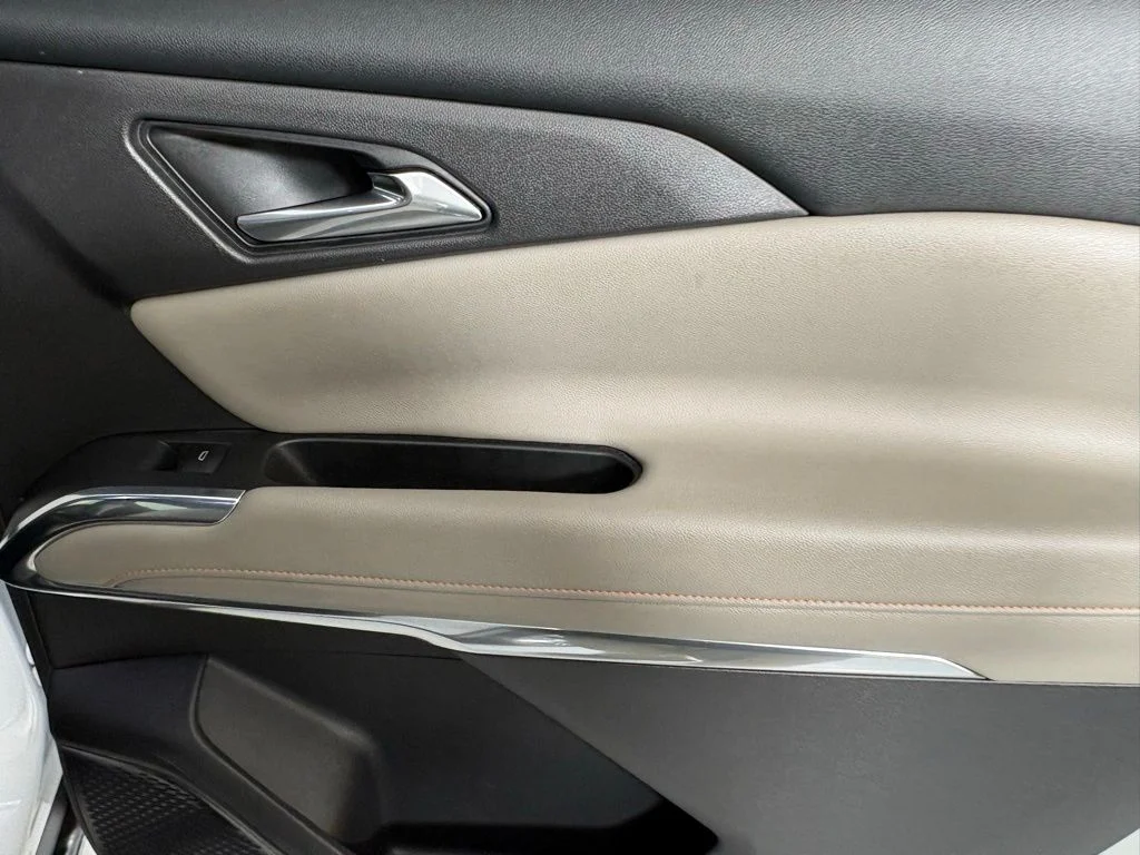 Used 2025 White Chevrolet LT image 13