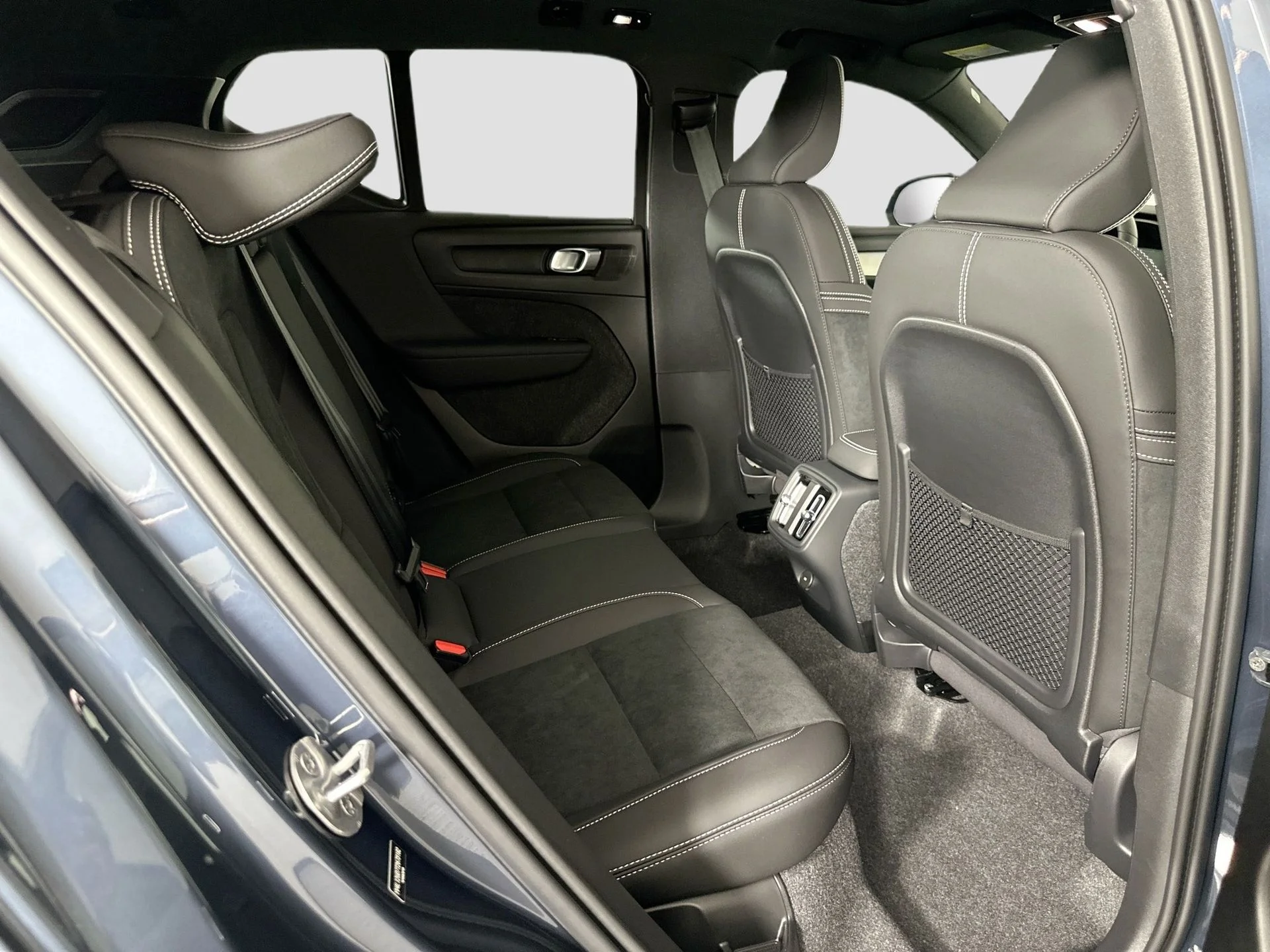 New 2026 Blue Volvo B5 Ultra Black Edition image 25