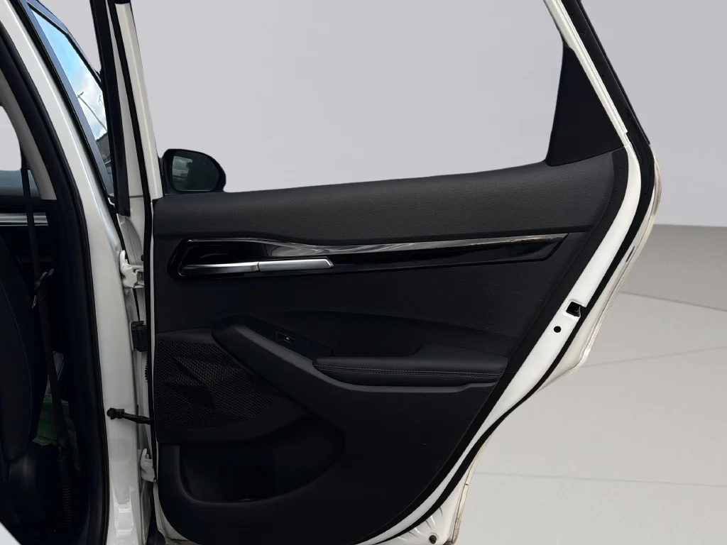 Certified Used 2024 Snow White Pearl Kia S image 26