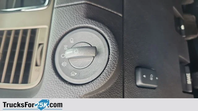 Used 2012 Ingot Silver Lincoln Base image 35