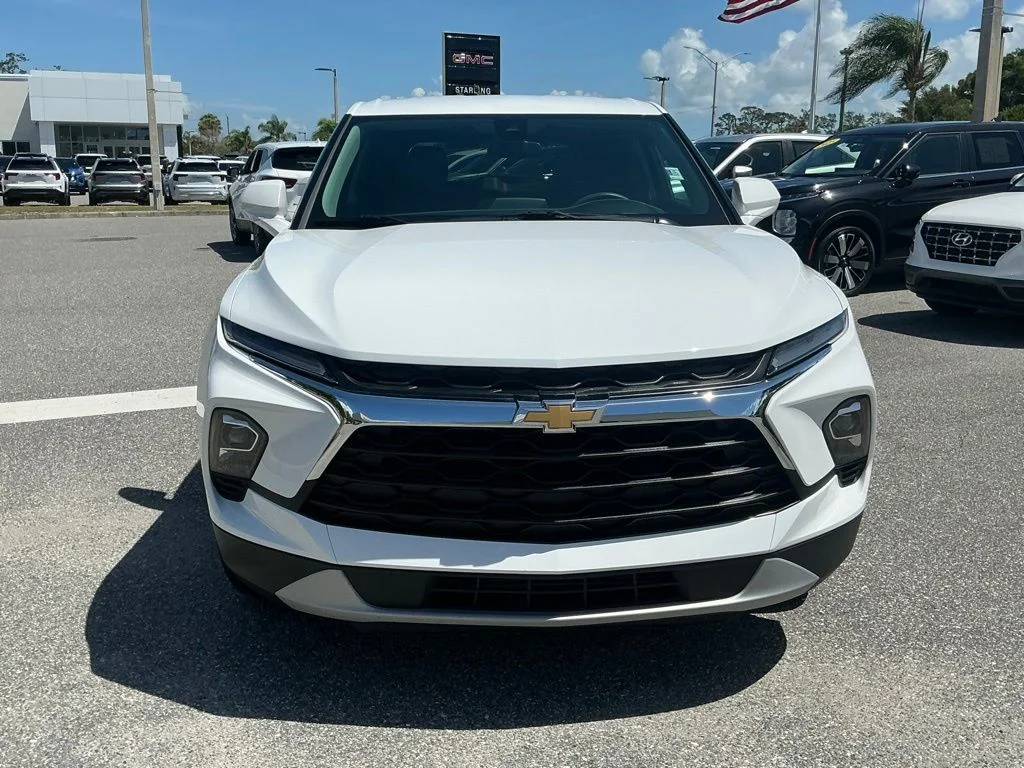 Used 2025 White Chevrolet LT image 14
