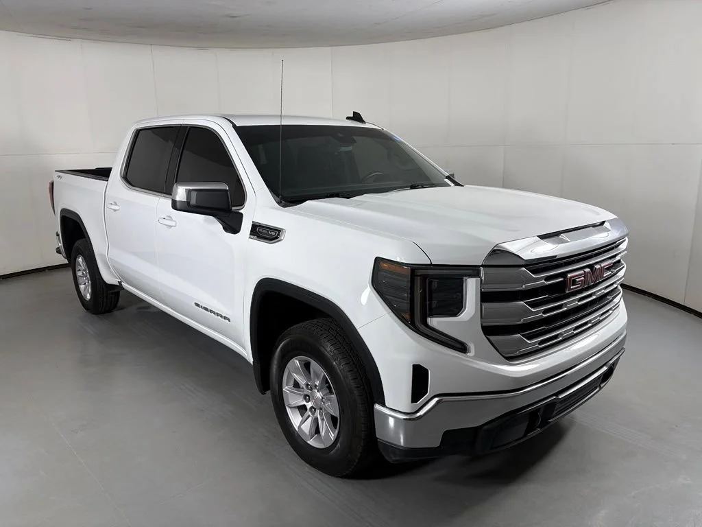 Certified Used 2026 Summit White GMC SLE image 2