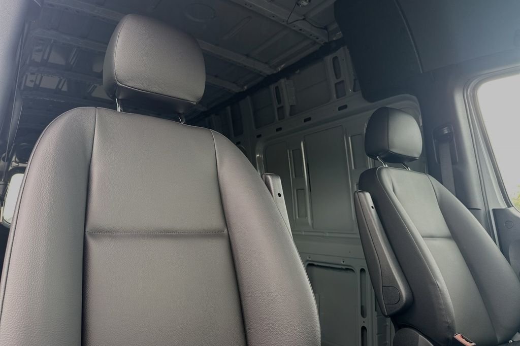 Used 2024 Silver Mercedes-Benz Cargo 170 WB image 17