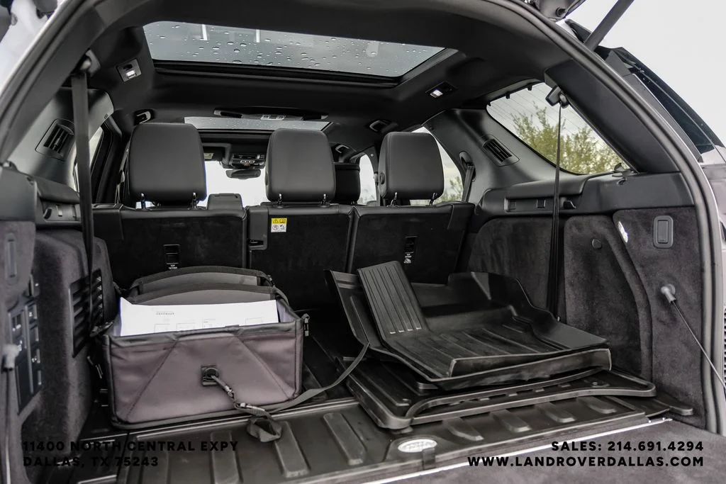 Used 2025 White Land Rover Dynamic SE image 51