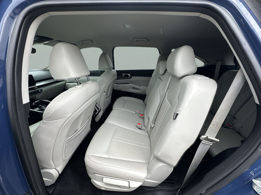 Used 2025 Black Kia S image 23