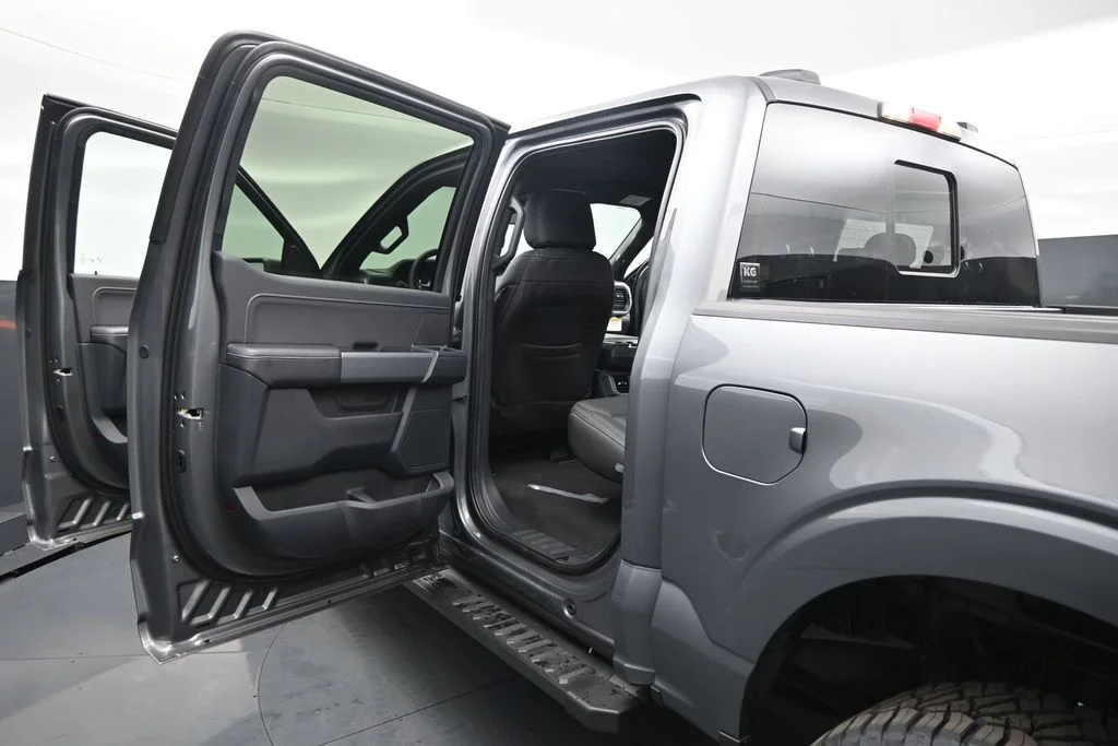 New 2026 Carbonized Gray Metallic Ford XLT image 15