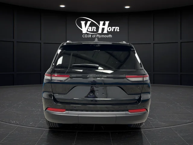 New 2026 Diamond Black Crystal Pearl-Coat Exterior Paint Jeep  image 4