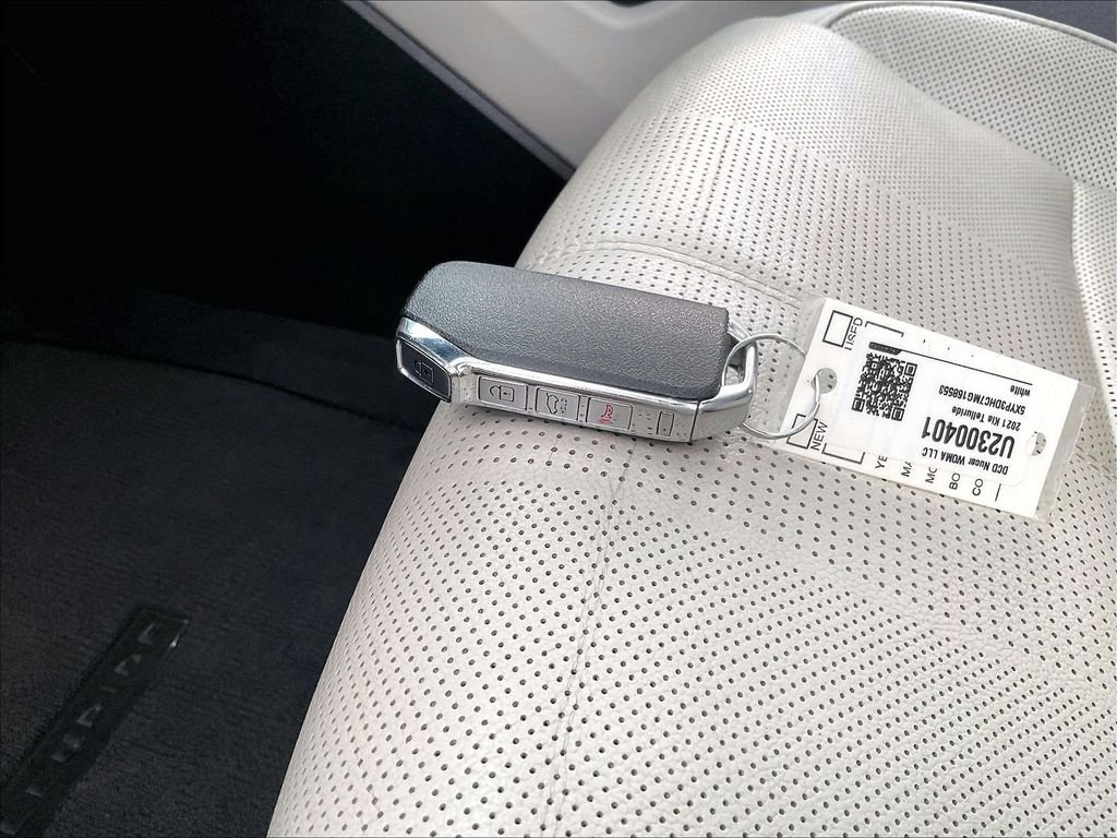Used 2021 White Kia EX image 32