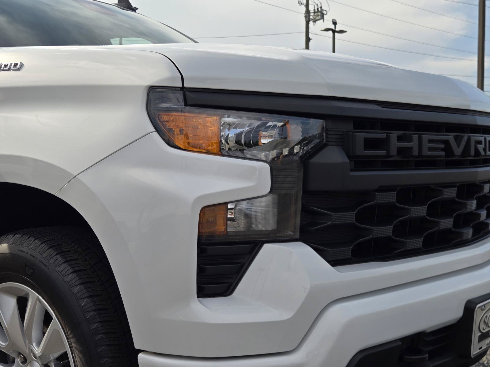 Used 2025 Summit White Chevrolet Custom image 5