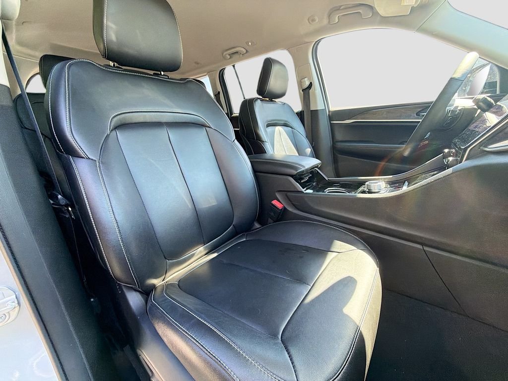 Used 2023 Silver Zynith Jeep Limited image 25