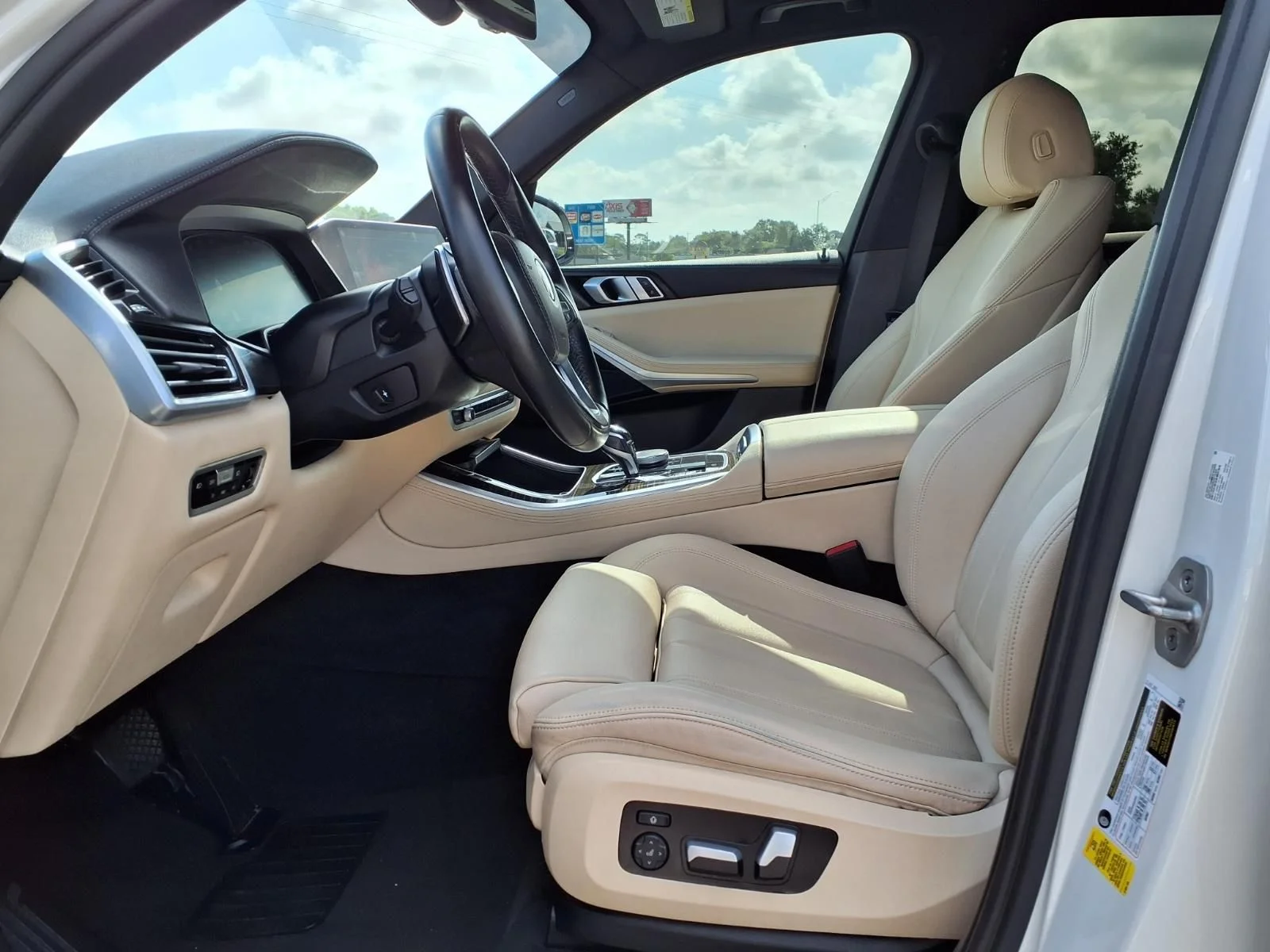 Used 2021 White BMW sDrive40i image 12