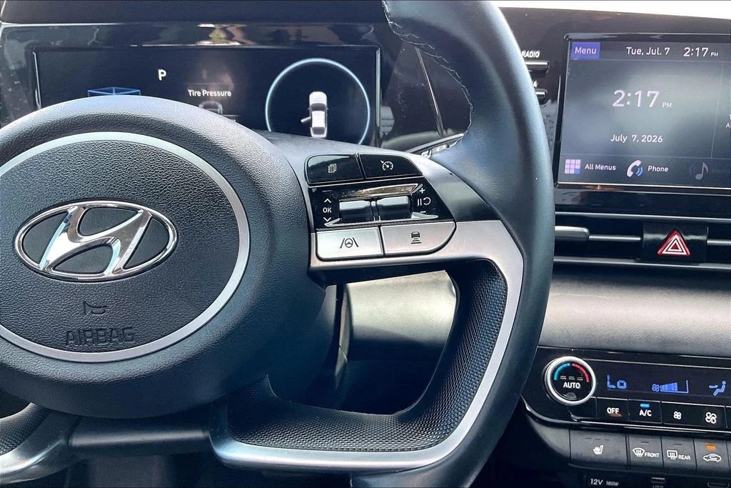 Used 2022 Black Hyundai SEL image 11