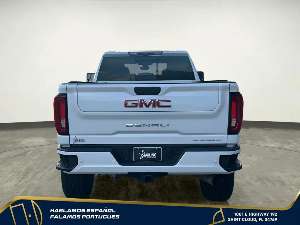 Used 2022 White Frost Tricoat GMC Denali image 5