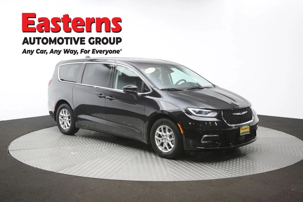 Used 2023 Black Chrysler Touring L image 49