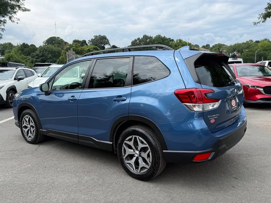 Used 2023 Horizon Blue Pearl Subaru Premium image 10