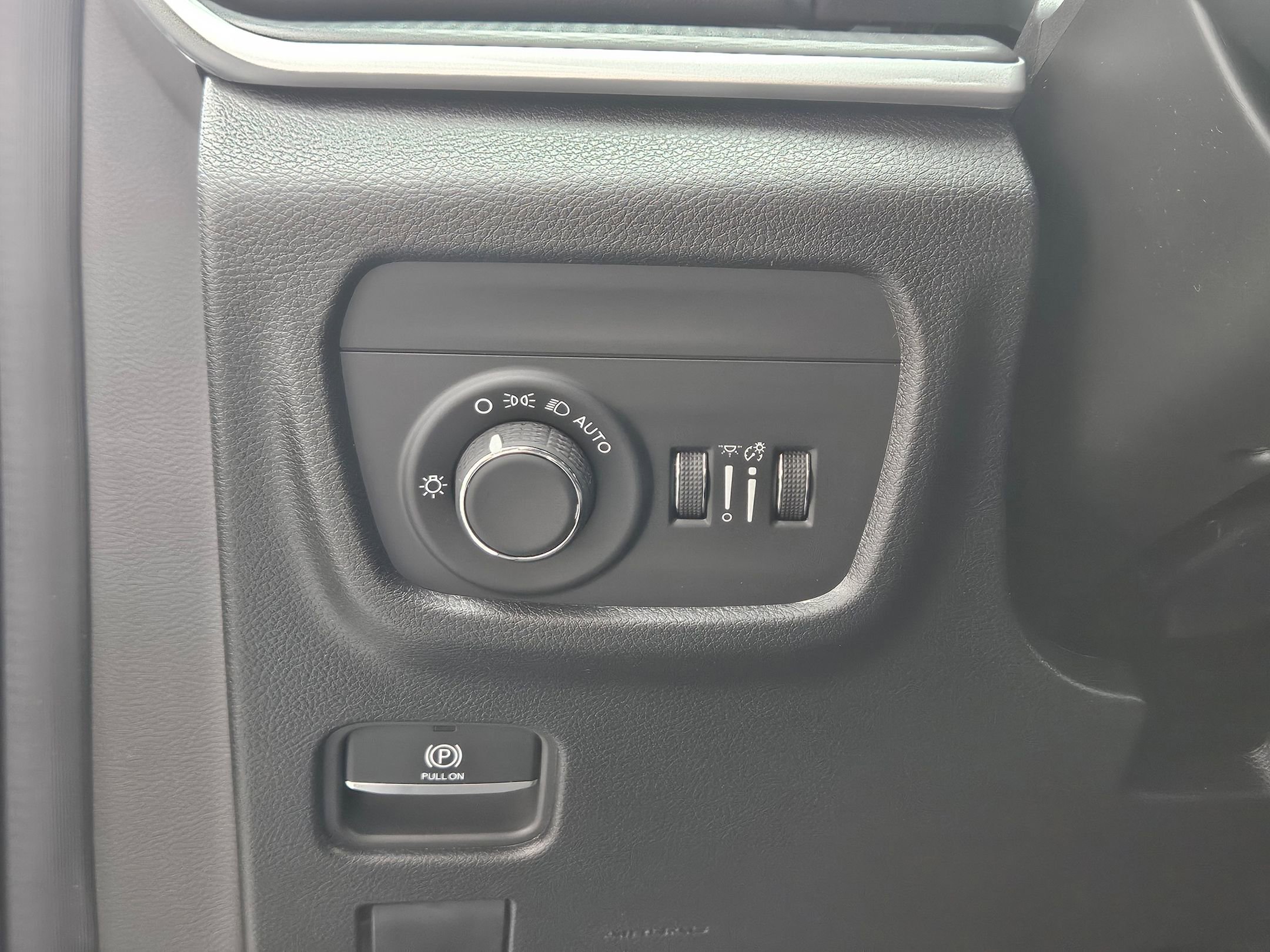 New 2026 Silver Zynith Exterior Paint Jeep Laredo image 18
