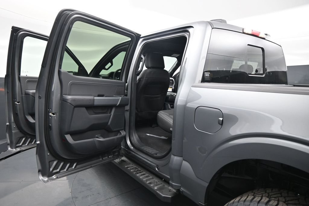 New 2026 Carbonized Gray Metallic Ford XLT image 15