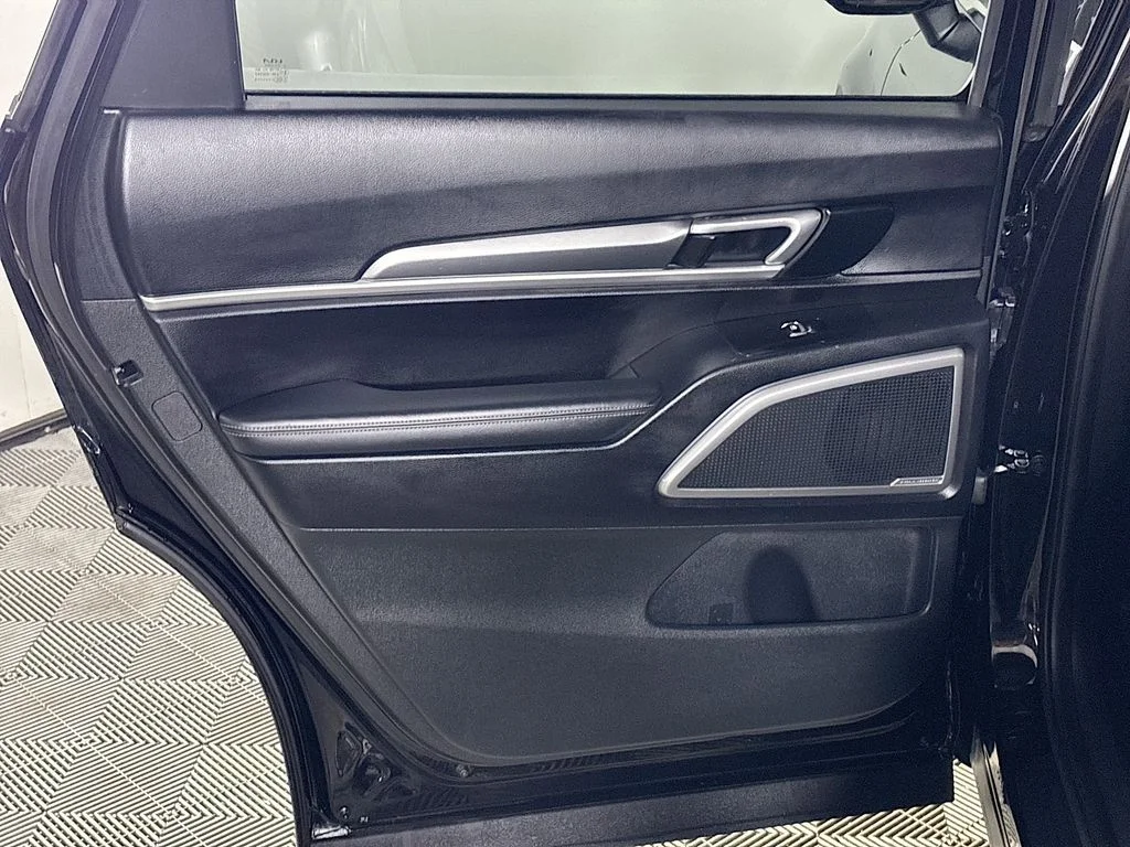 Used 2022 Black Kia LX image 19