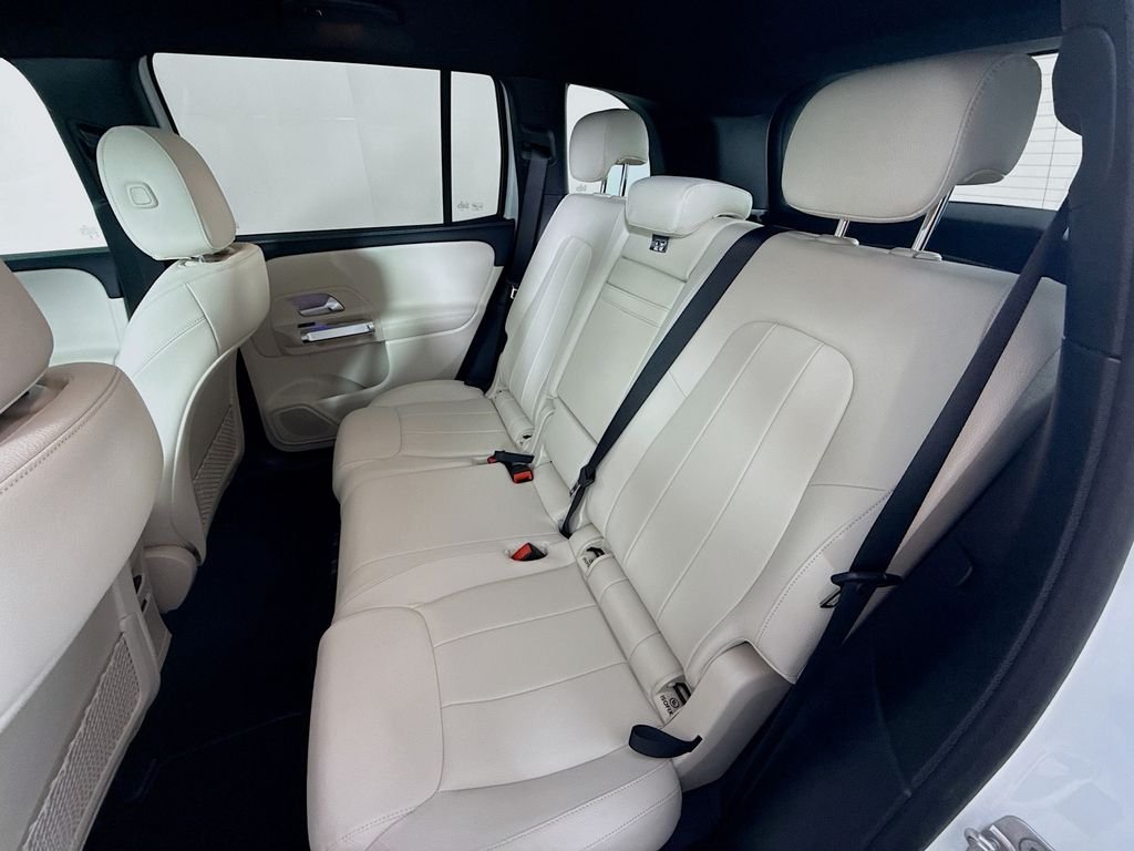 Used 2025 White Mercedes-Benz GLB 250 image 23
