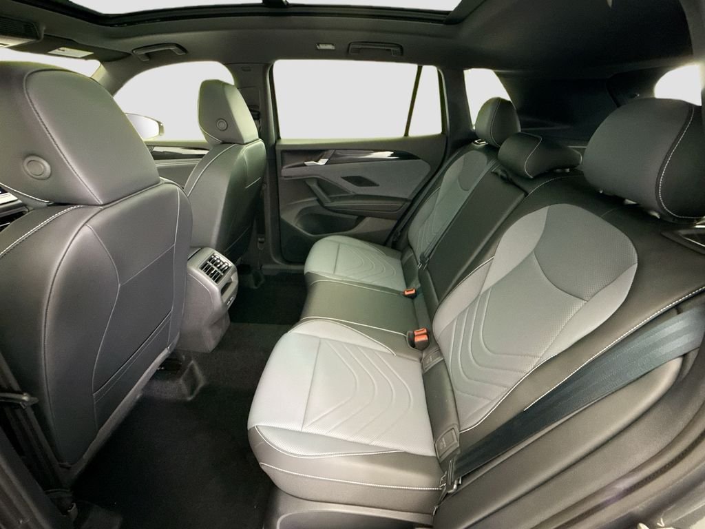 New 2026 Platinum Gray Metallic Volkswagen 2.0T SE R-Line Black image 19