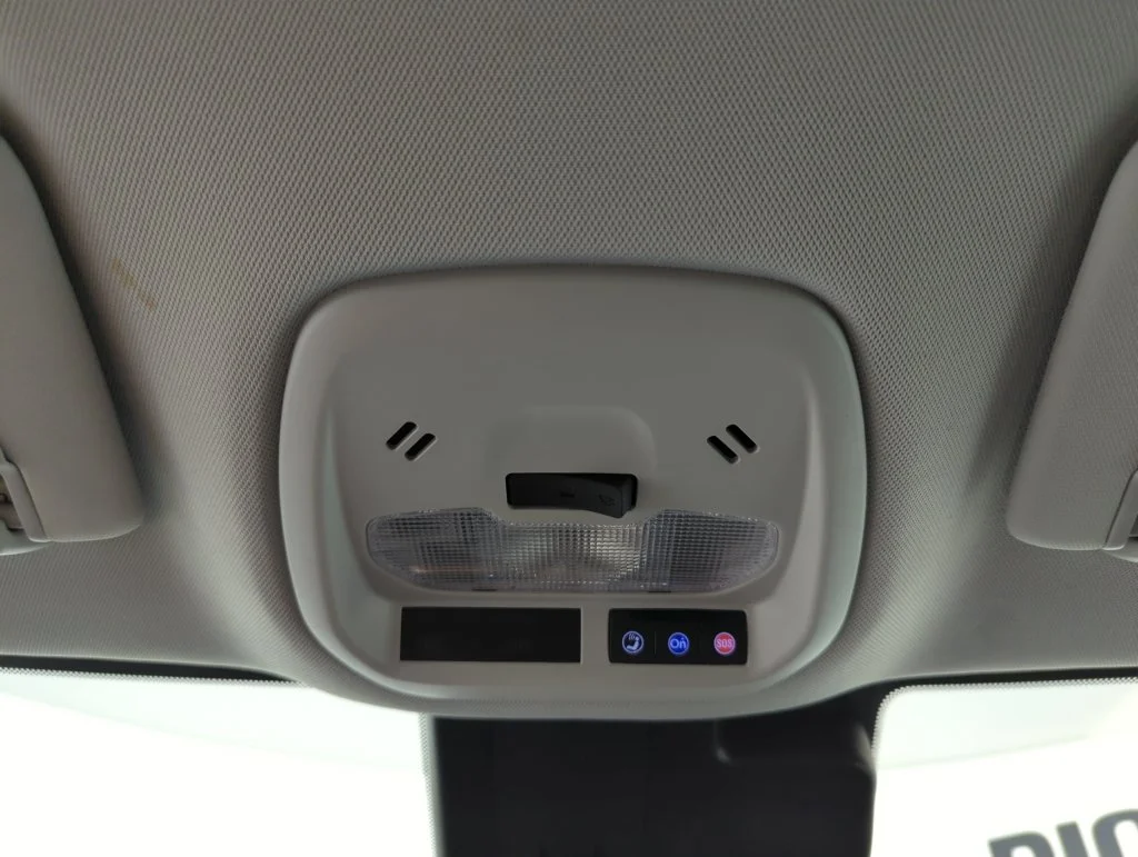Used 2025 Summit White Chevrolet LT image 29