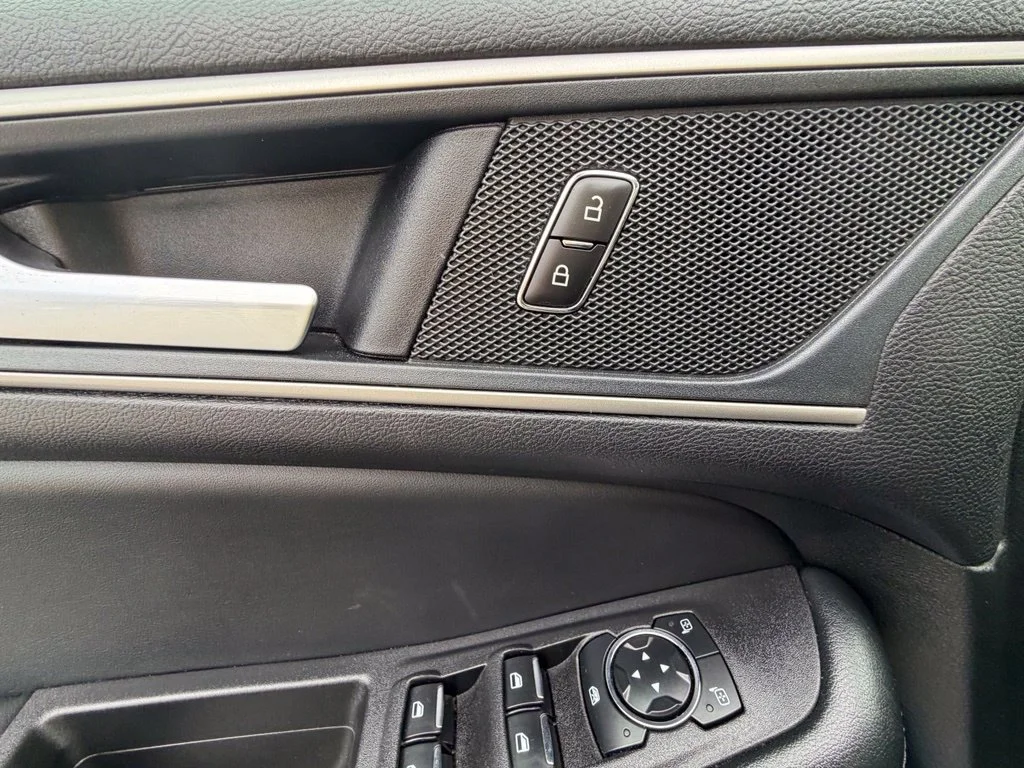 Used 2024 Blue Ford SEL image 21