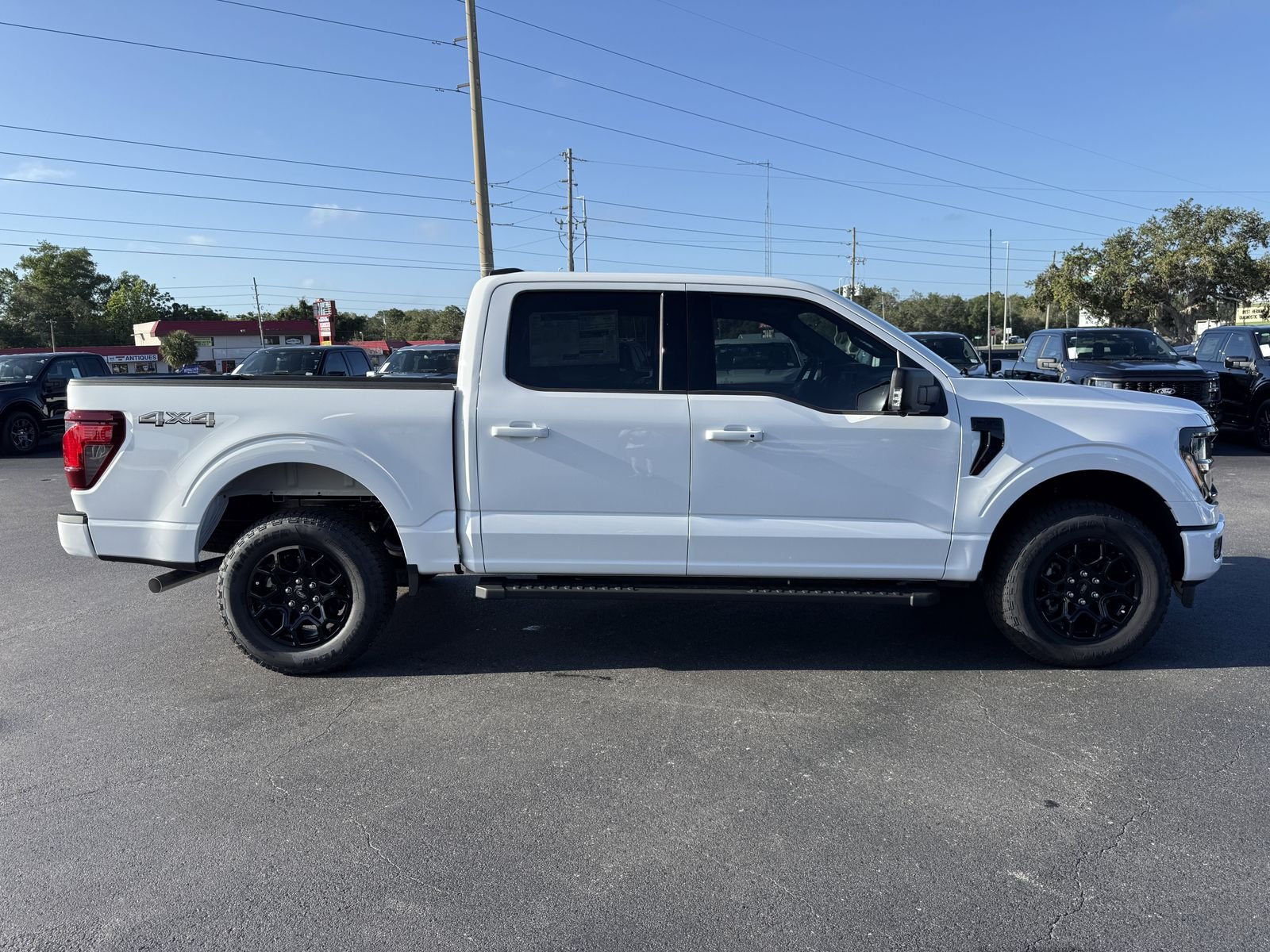 New 2026 Oxford White Ford XLT image 3