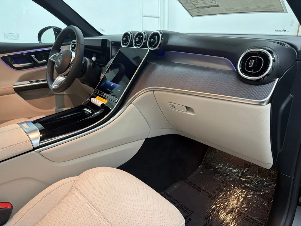 New 2027 Black Mercedes-Benz GLC 300 image 30